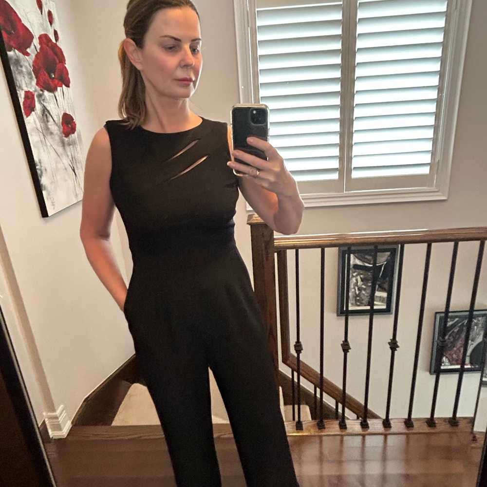 Tahari Black Tailored Pantsuit with Sleek Design